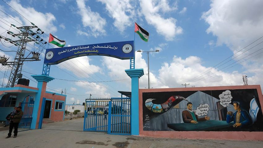 سياسات الأجهزة الأمنية في التعامل مع الوافدين الأجانب إلى قطاع غزة