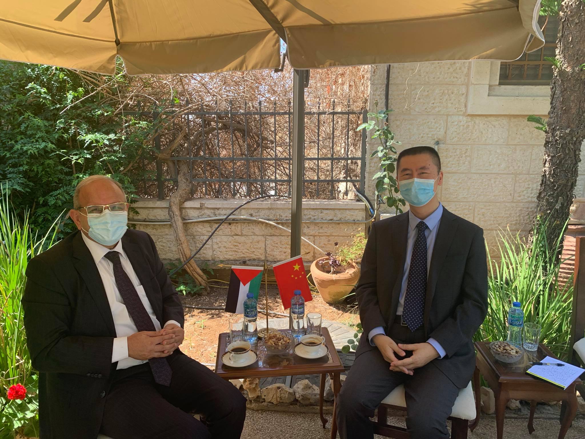 لقاء مع السفير الصيني