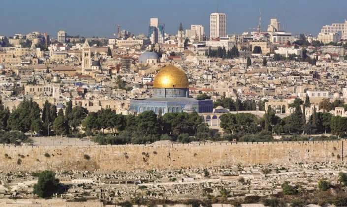 Jerusalem between the challenges of the "daily" and the "national"