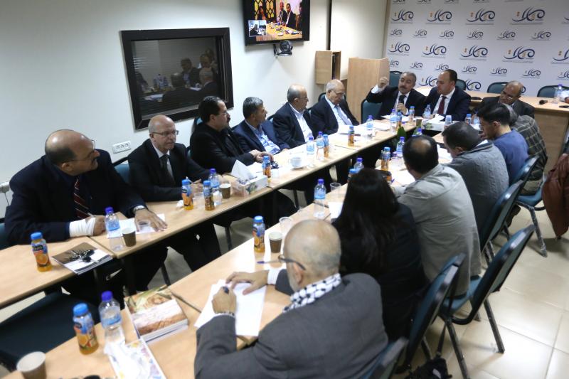 Nablus personalities call for providing a popular pressure base to end the division.