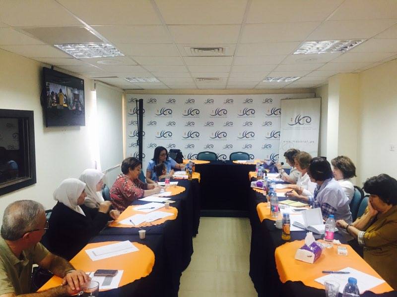 الدعوة إلى تعزيز  دور المرأة في النظام السياسي والحوارات الوطنية والمصالحة المجتمعية 