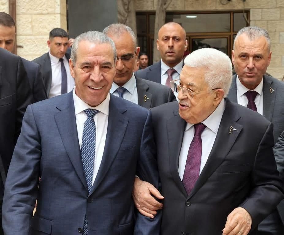 عاش الرئيس ممسكًا بكل مفاتيح السلطة