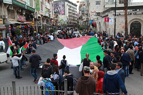 دور مؤسسات المجتمع المدني في تعزيز المشاركة السياسية للشباب الفلسطيني